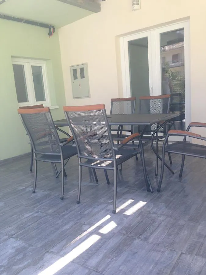 Chill Out Beach Apartments Trogir