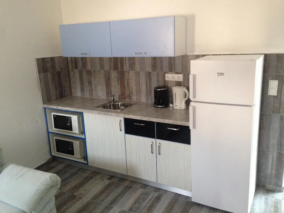 Chill Out Beach Apartments Trogir