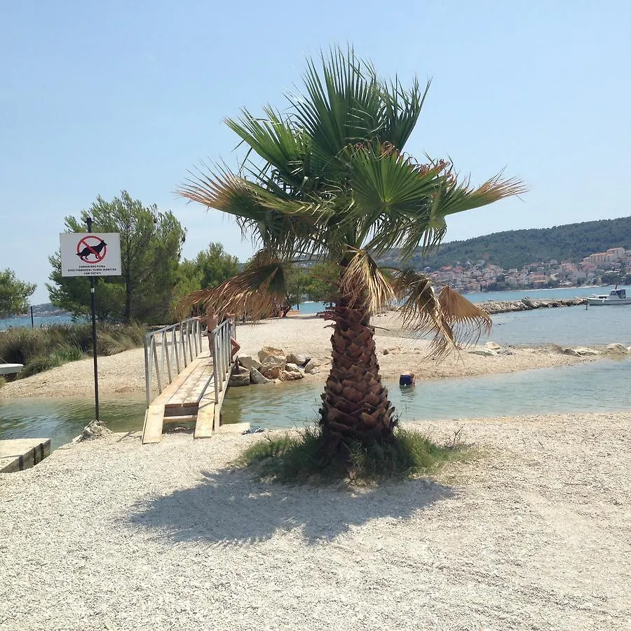 Chill Out Beach Apartments Trogir 3*,  Chorvatsko