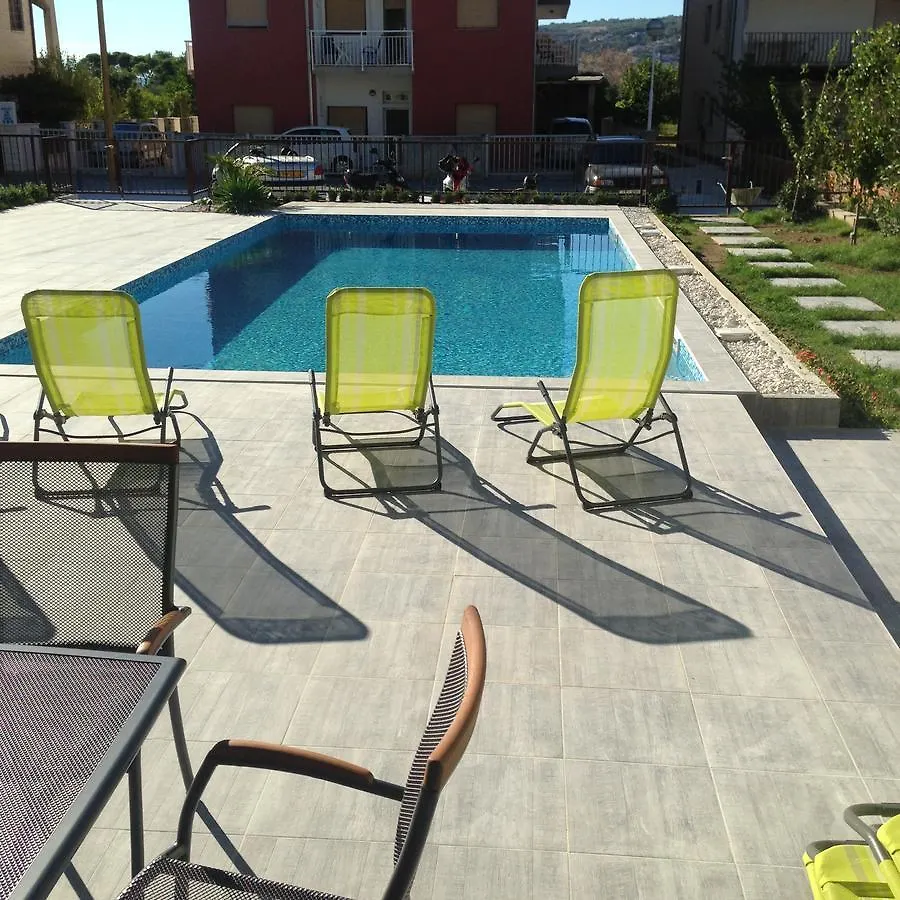 Chill Out Beach Apartments Trogir
