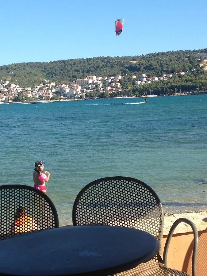 Chill Out Beach Apartments Trogir Pensión