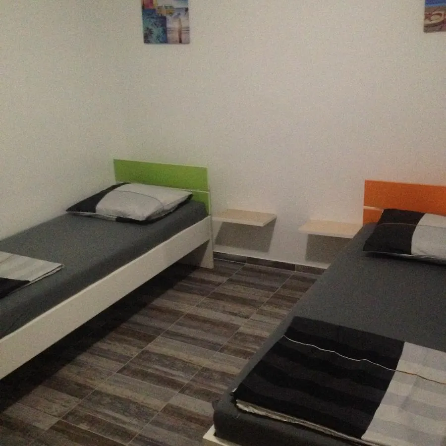 Chill Out Beach Apartments Trogir Pensión