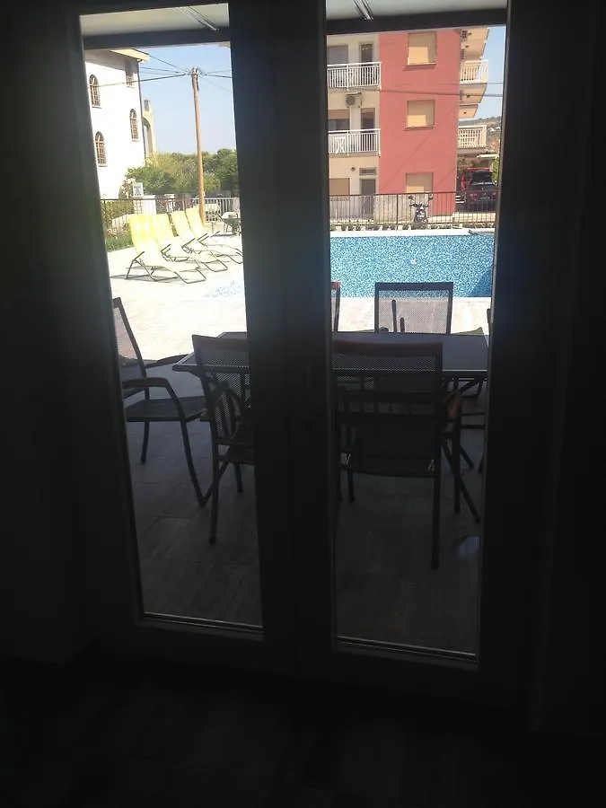 Guest house Chill Out Beach Apartments Trogir